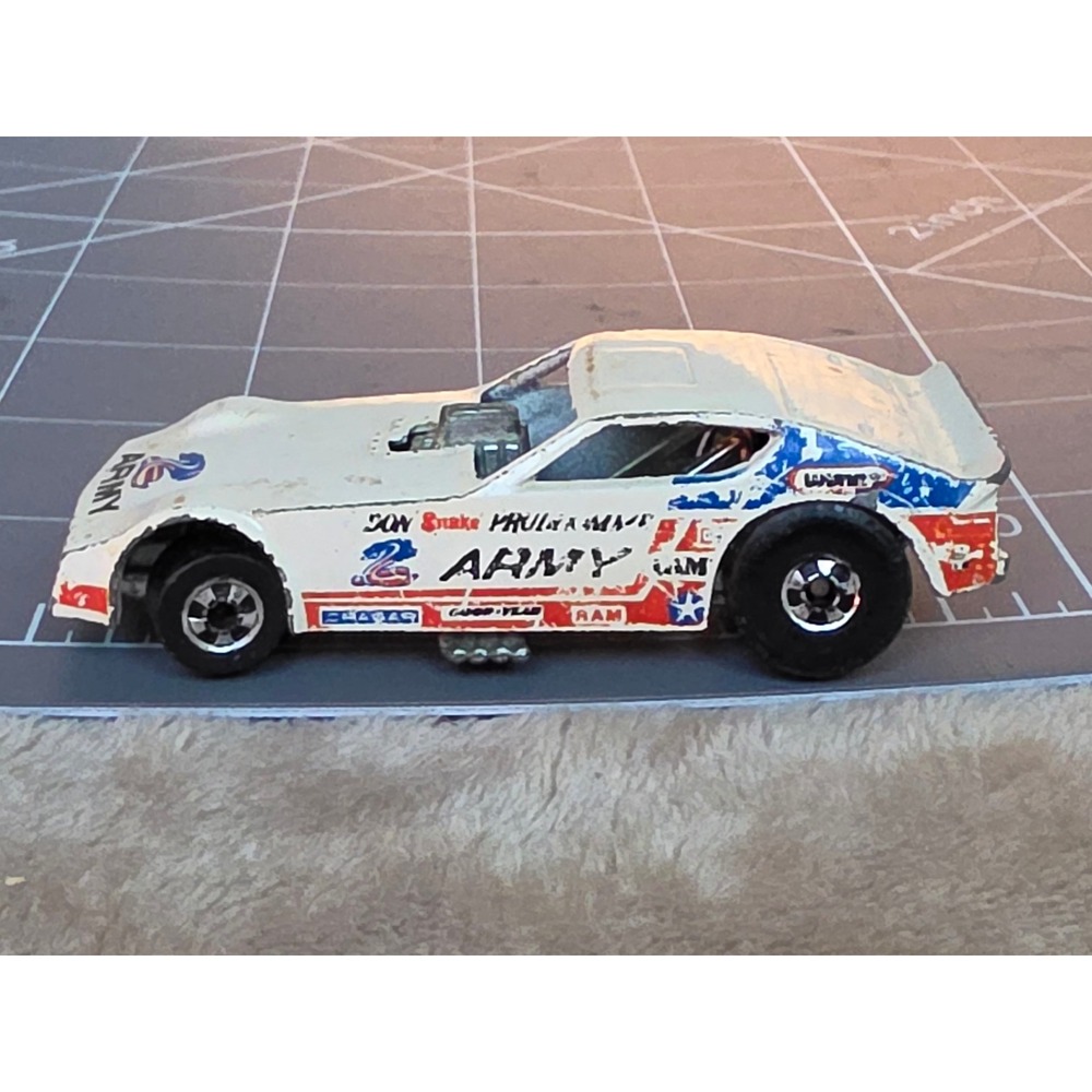 Hot Wheels 1977 Don Prudhomme Army Snake II Funny Car White Diecast 1:64